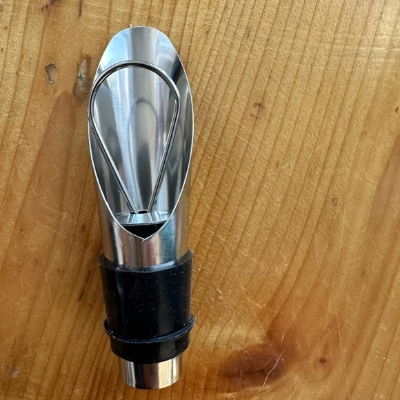 Black Wine Accessory Set - Picture 8 of 9